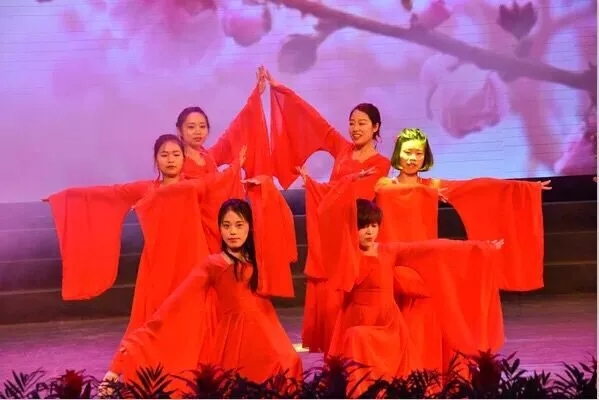 8868体育艾普喷涂机器人