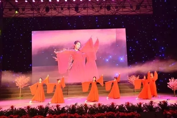 8868体育艾普喷涂机器人