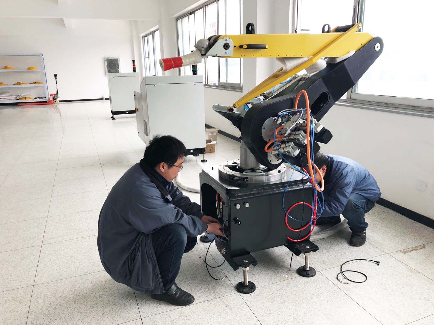 8868体育艾普喷涂机器人