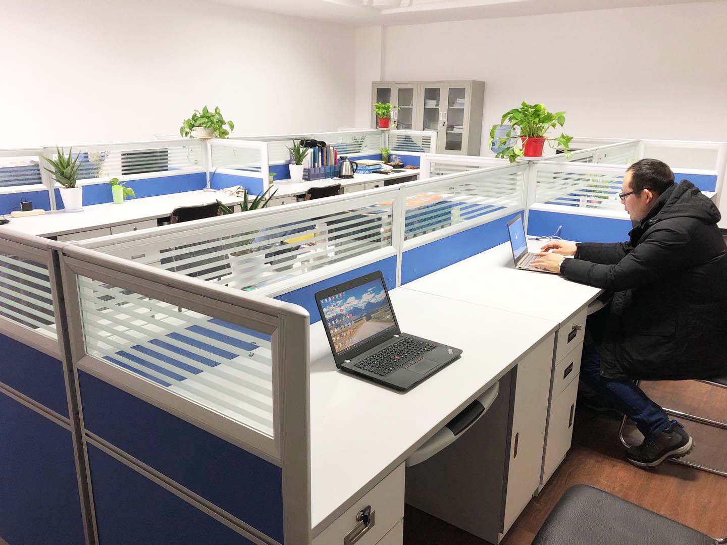 8868体育艾普喷涂机器人