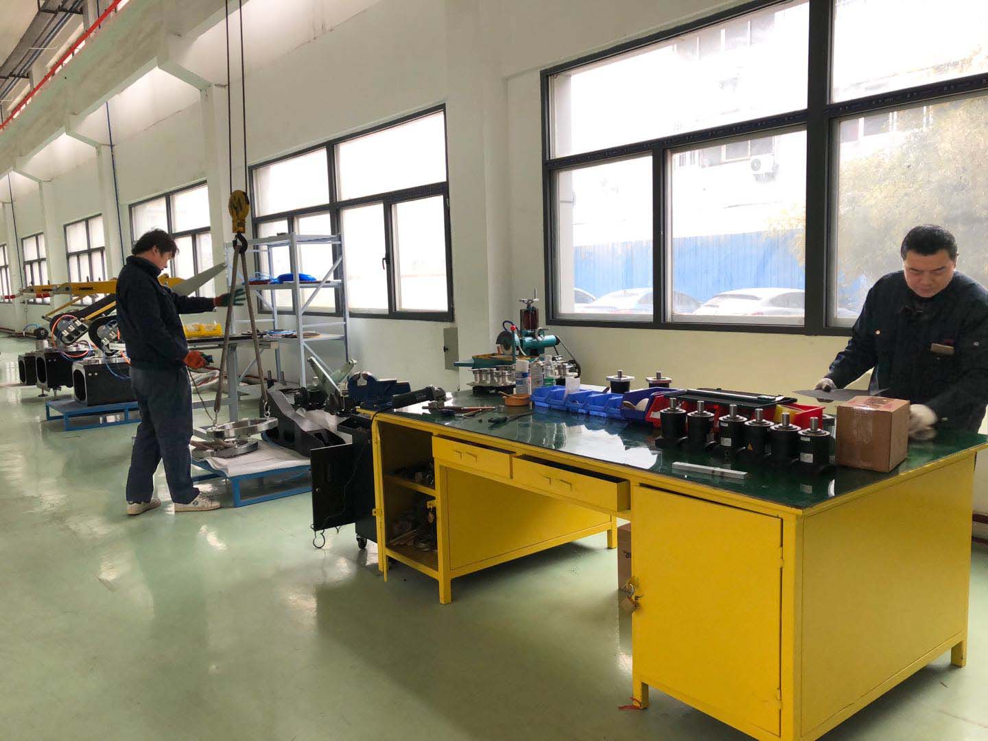 8868体育艾普喷涂机器人